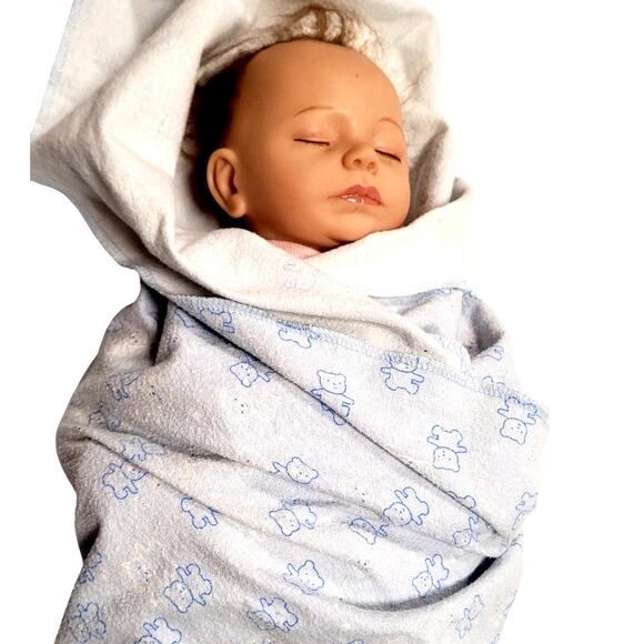 Reborn Baby Doll With 4 Outfits, Diaper, a Beanie & Blanket By Andrea Arcello - Picture 11 of 15